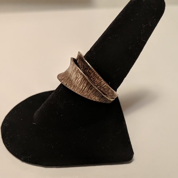 925 Italian Silver Ruffle Ring - Picture 3 of 4